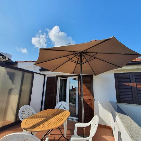 קרק Apartment With Terace And Sea View Marica מראה חיצוני תמונה