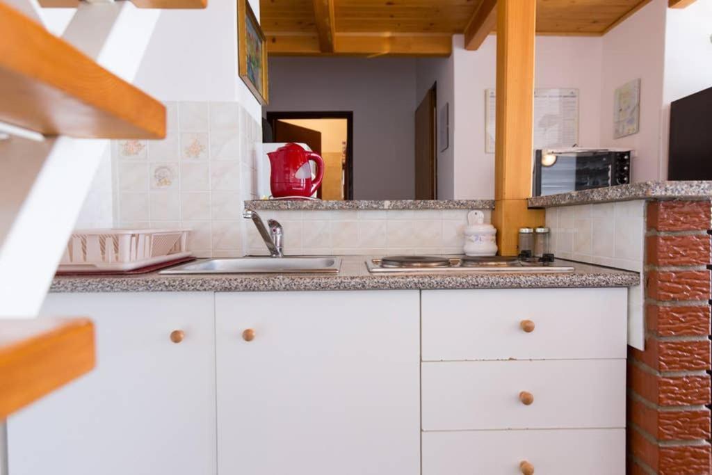 קרק Apartment With Terace And Sea View Marica מראה חיצוני תמונה