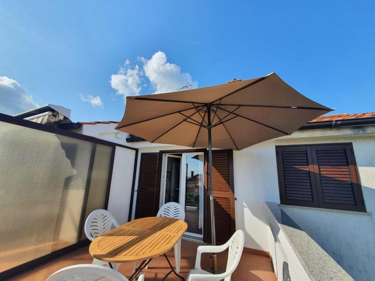 קרק Apartment With Terace And Sea View Marica מראה חיצוני תמונה